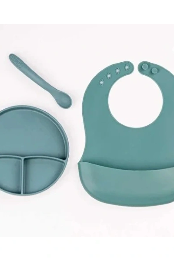 Yeşil 3’lü Silikon Yemek Seti – Önlük + Diş Kaşıyıcılı Kaşık + Vakumlu Tabak