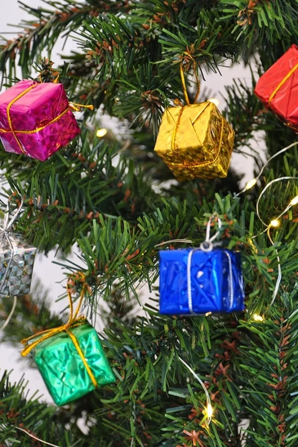 Yılbaşı Ağaç Süsü Hediye Paketleri 12li