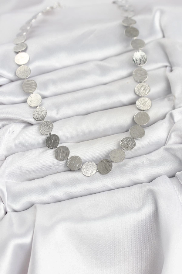 Yuvarlak Plaka Model Gümüş Renk Kadın Kolye