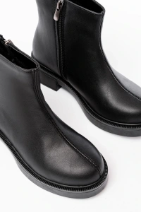 02-3033 Siyah Fermuarlı Günlük Kadın Bot