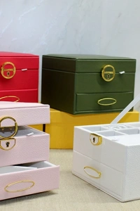 16x16 cm Deri Kaplamalı Makyaj Ve Takı Kutusu