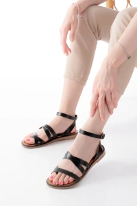 205-209 Siyah Hakiki Deri Tokalı Parmak Arası Kadın Sandalet