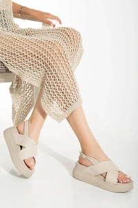 24422-1164 Bej Dolgu Topuk Kadın Sandalet