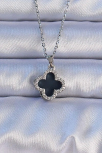 316L Çelik Gümüş Renk Siyah Mineli Zirkon Taşlı Yonca Figürlü Kolye