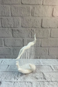 3D El Üzerinde İnsan Figürü Beyaz Minimal Masa Üstü Dekor