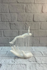 3D El Üzerinde İnsan Figürü Beyaz Minimal Masa Üstü Dekor