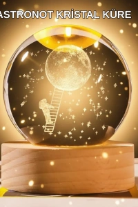 5 cm 3D Kristal Astronot Küre Lamba – Dekoratif LED Işıklı Ahşap Stand