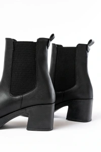 5109-3056 Siyah Lastikli Kalın Topuklu Günlük Kadın Bot