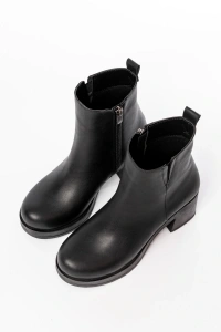 5109-3057 Siyah Lastikli Fermuarlı Kalın Topuklu Günlük Kadın Bot