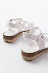 692-564 Beyaz Ortopedik Taban Çapraz Tokalı Kadın Sandalet