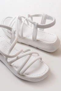 841-841 Beyaz Lastikli Günlük Kadın Sandalet