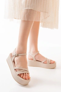 861-1016 Bej Dolgu Kadın Sandalet