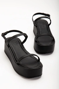 861-1027 Siyah Dolgu Topuk Kadın Sandalet