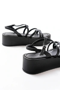 861-1029 Siyah Dolgu Kadın Sandalet