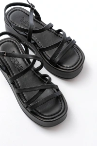 861-1029 Siyah Dolgu Kadın Sandalet