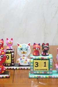 Ahşap Kedili Takvim Orta Boy