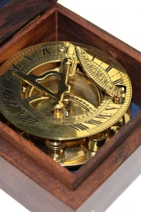 Ahşap Kutulu Pirinç Güneş Saati Ve Pusula Modeli