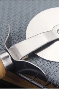 Ahşap Saplı Pizza Kesme Bıçağı