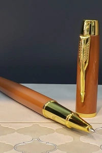 Altın Şeritli Taba Deri Defter - Kahverengi Roller Kalem - Kutulu Özel Hediye Seti