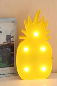 Ananas Tasarımlı Masa Lambası
