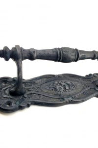 Antika Tarz Dekoratif Pirinç Çiçekli Yan Çekme Kapı Kolu - 240x62 mm, Oksit