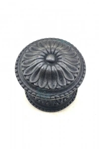Antika Tarz Dekoratif Pirinç Papatya Kapı Babası - 73mm, Oksit
