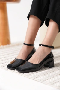 Arilla Siyah Rugan Kadın Topuklu Ayakkabı