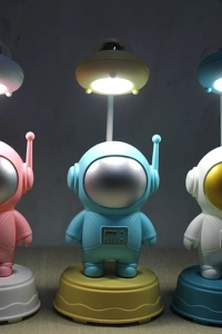 Astronot Masa Lambası