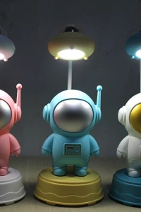 Astronot Masa Lambası