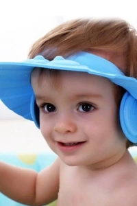 BEBEK BANYO ŞAPKASI DÜĞMELI KULAKLIKLI