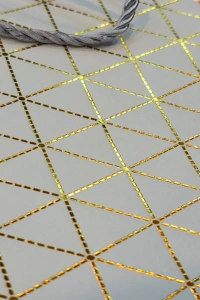 Beyaz Geometrik Desenli Orta Boy Karton Hediye Çantası