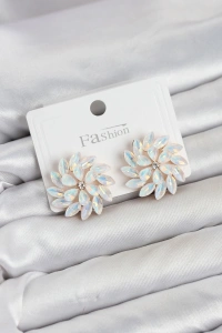 Beyaz Renk Kristal Taşlı Çiçek Model Kadın Küpe
