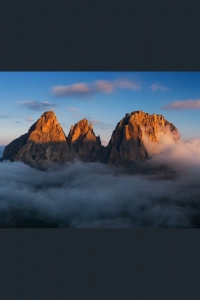 Bulutların üzerinde Kayalık Dağ Zirvesi Kanvas Tablo 60 x 120