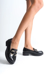 Caro Rugan Siyah Gold Tokalı Kadın Loafer