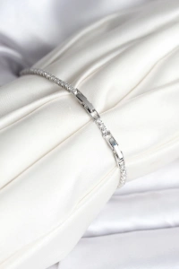 Charmlı Model Zirkon Taşlı Gümüş Renk Su Yolu Kadın Bileklik