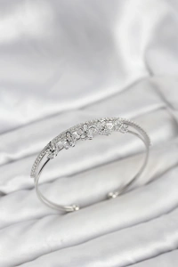 Çiçek Model Pirinç Gümüş Renk Kadın Bileklik