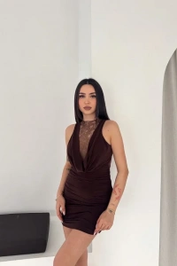 Dantel Detaylı Derin Dekolte Drapeli Mini Elbise Şık Kolsuz - Kahvrenegi