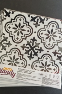 DecoHandy  Pvc Duvar Karosu 30x30cm 4lü Paket - Siyah Beyaz Çini Desen  0,36m2
