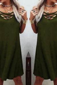 Dekolteli Bağcık Detay Viskon Kumaş Elbise