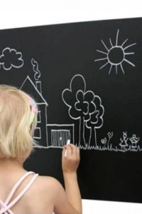 Duvara Yapışan Kara Tahta