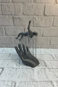 EL İNSAN FİGÜRÜ GRİ