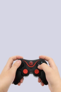 Ergonomik Tasarımlı Çok Yönlü Wireless Gamepad