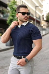 Erkek Yaka Detaylı Desen Dokulu Triko Tişört