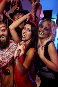 Fosforlu Çift Damak Takma Vampir Dişi