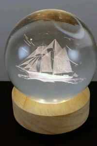 Gemi Motifli Işıklı Cam Küre