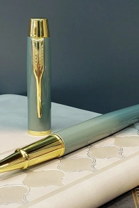 Gri Renk Defter Ve Metal Roller Kalem Seti