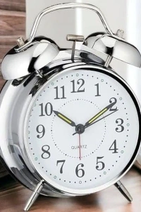 Gümüş Renk Metal Çalar Masa Saati