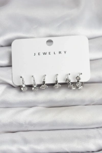 Gümüş Renk Pirinç Yıldız Modelli Kadın Küpe Seti