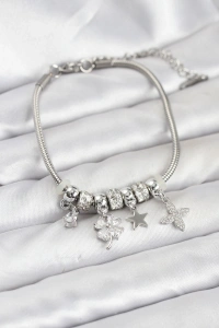 Gümüş Renk Pirinç Yonca Charmlı Kadın Bileklik