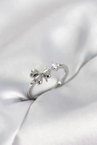 Gümüş Renk Yonca Model Sedefli Kadın Yüzük